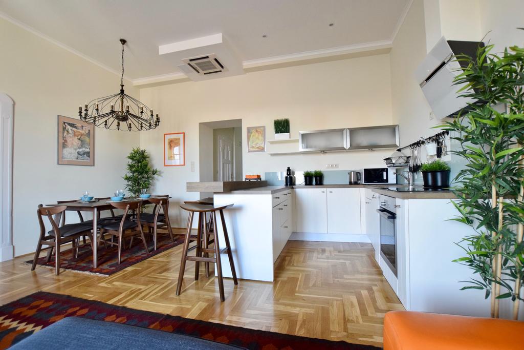 Luxury Apartment by Hi5 - Király street Suite Budapeste Exterior foto